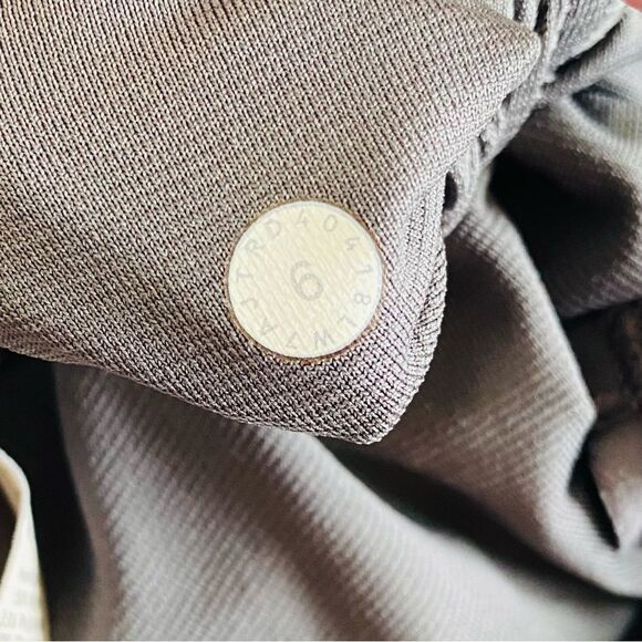 LULULEMON HOTTY HOT SHORT II 2.5” - Picture 10 of 11